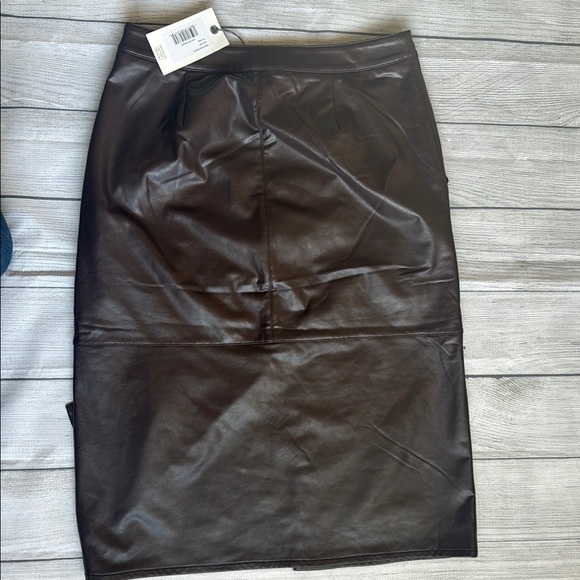 Brown Leather UNTUCKit Skirt - Picture 6 of 9